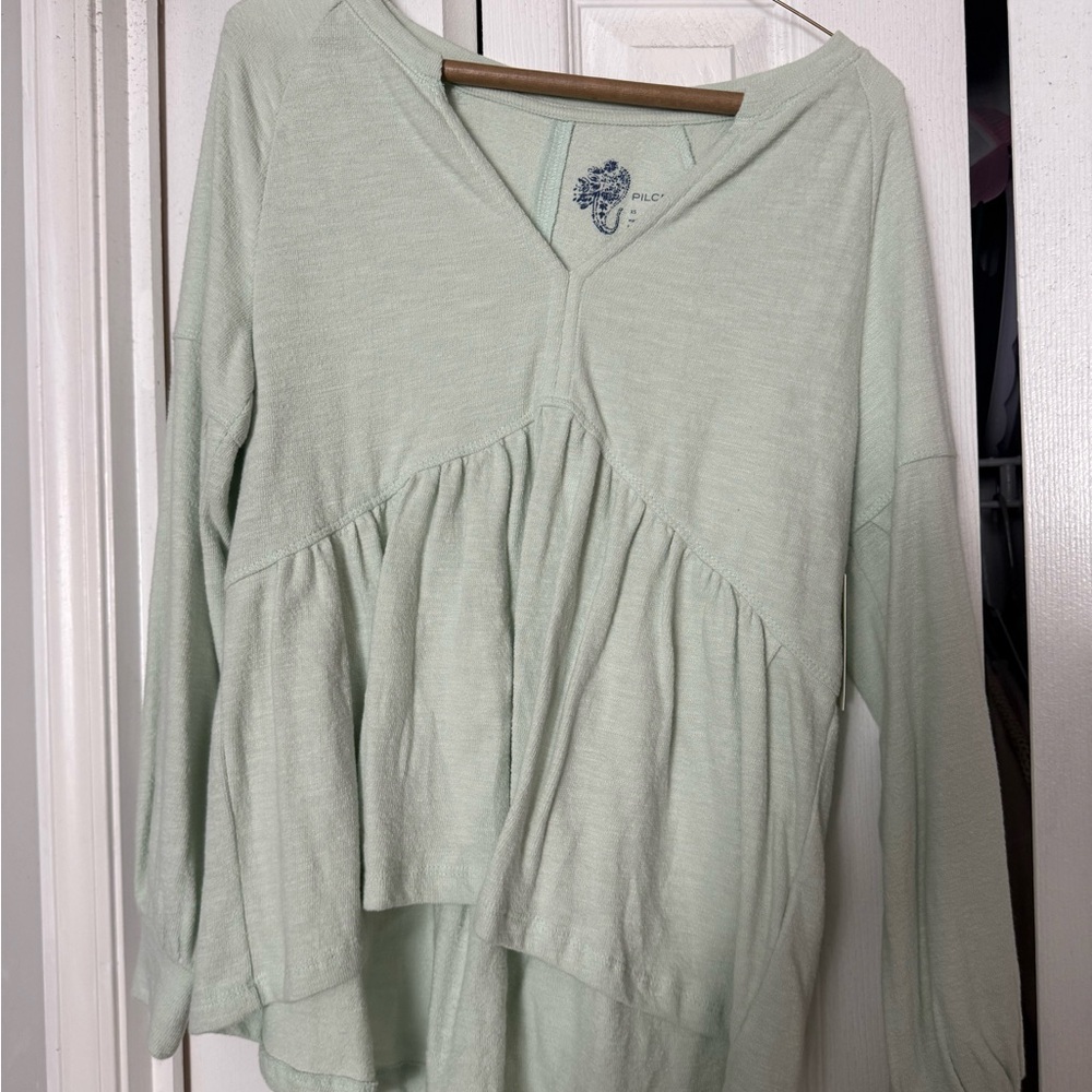 Women's Light Green Long Sleeve Top